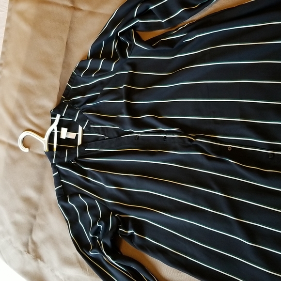 H&M brand new, long sleeve, no tag, stylish dress, can be a long blouse - Picture 2 of 3